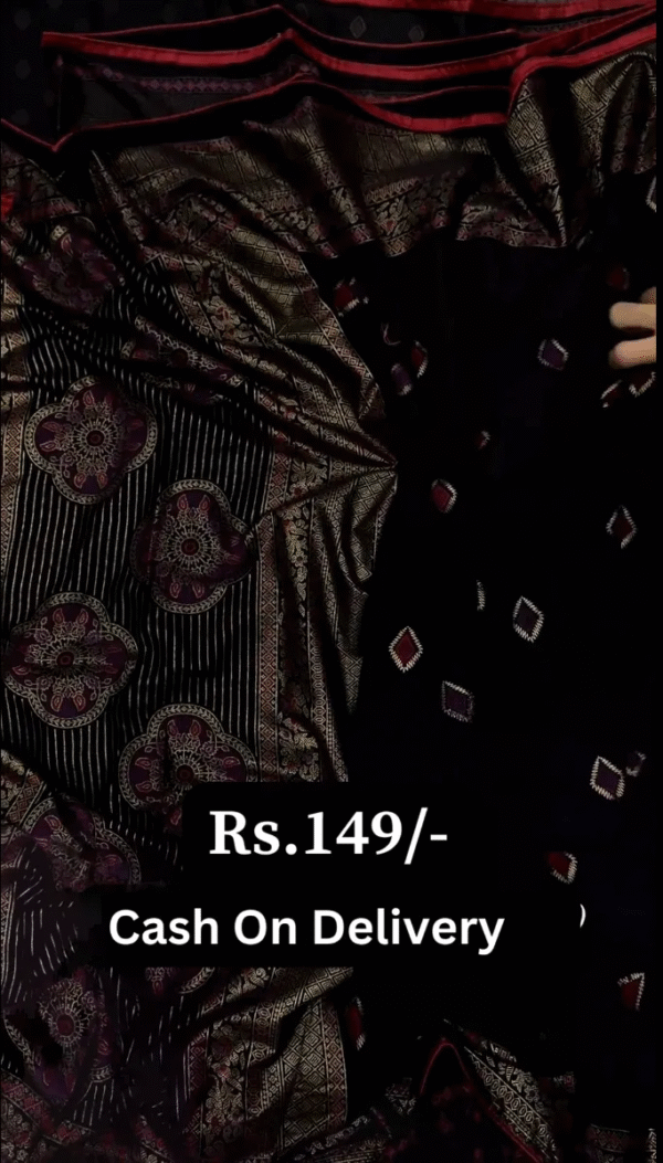 Golden Elegance: Look Mesmerizing in This Shimmering  Saree – A Perfect Blend of Luxury and Glamour - Image 3